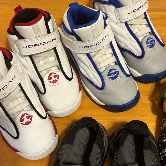 Toddler Boys shoes size 9C - Picture 3 of 6